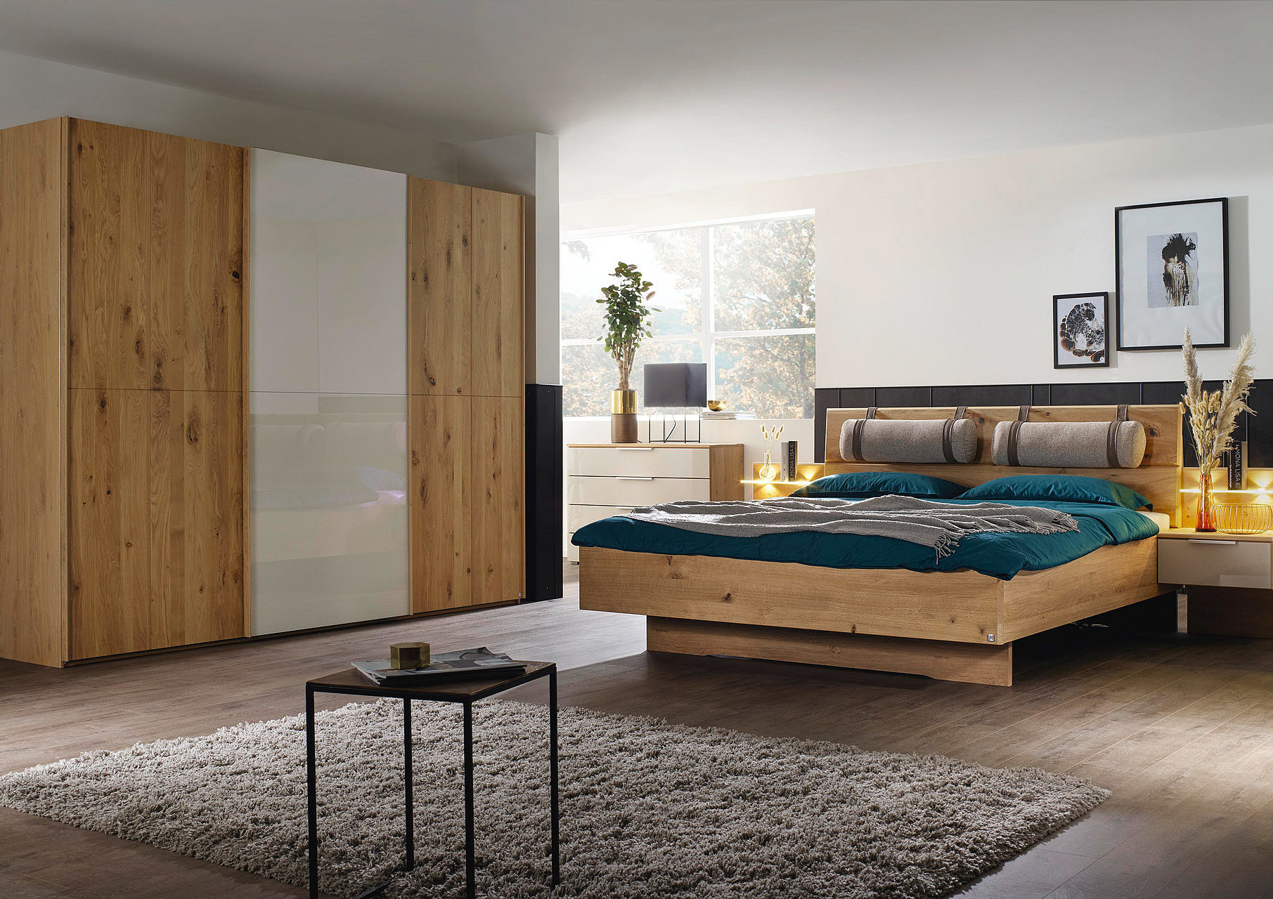 Schlafzimmer - Holzmöbel