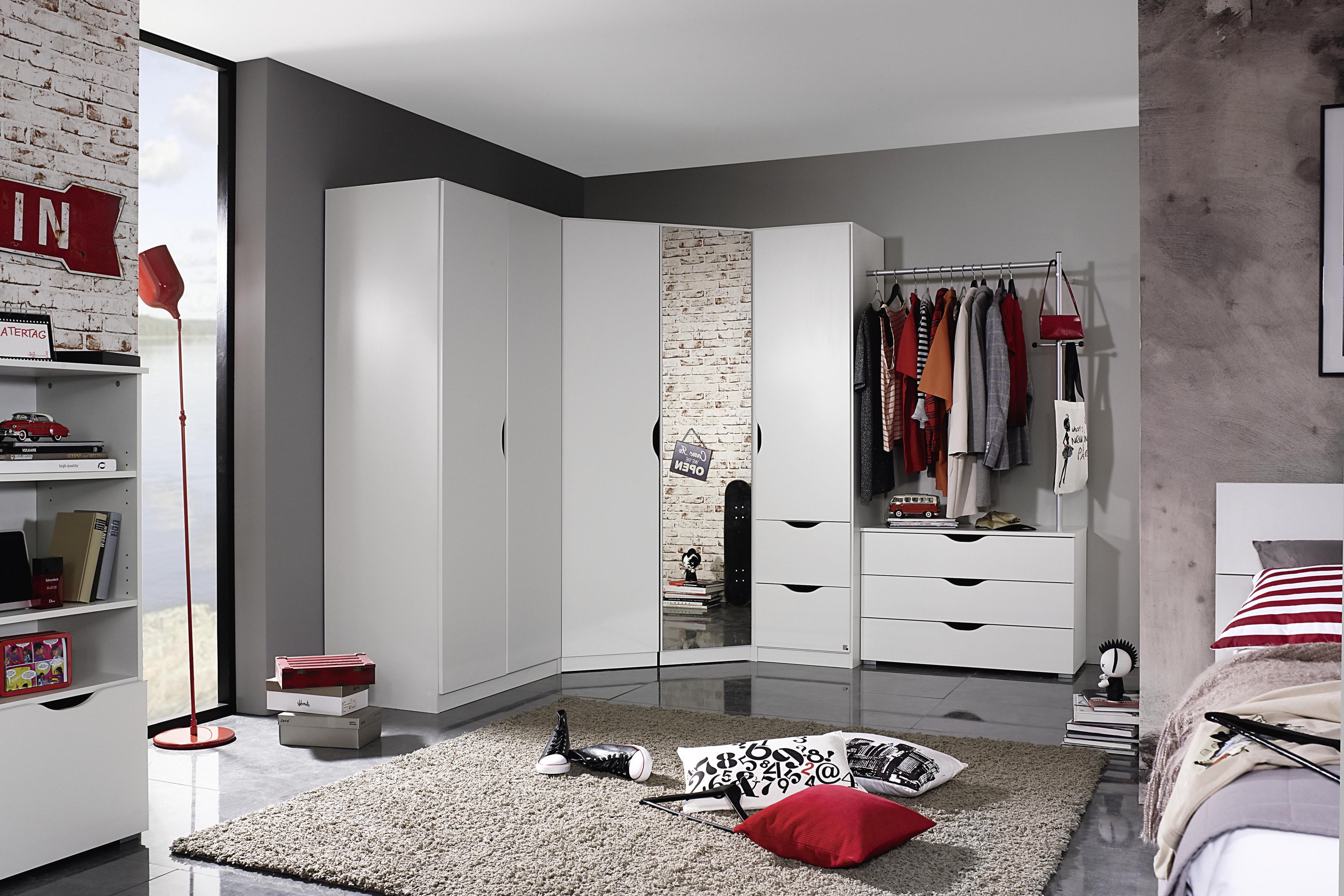 Der Kleiderschrank Alvara füllt die Ecken jedes Jugendzimmers.